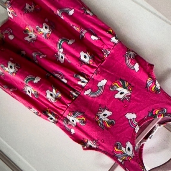 H&M Other - Showcase vibrant color scoop neck style blouse